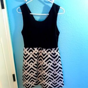 41 Hawthorn Medium Black and White Dress